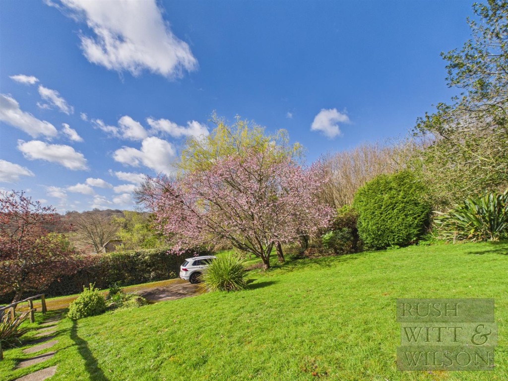 Lot: 123 - SEMI-DETACHED COTTAGE FOR REFURBISHMENT WITH FAR REACHING VIEWS - Front garden and parking